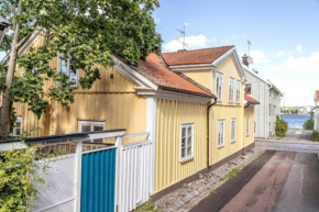 Central lägenhet i 1700-talshus, Västervik